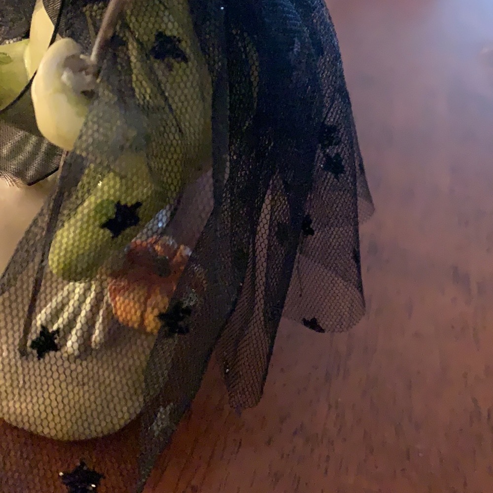 SOLD-Mark Roberts collectibles Dancing Frogs dressed like witches Halloween - Picture 6 of 13